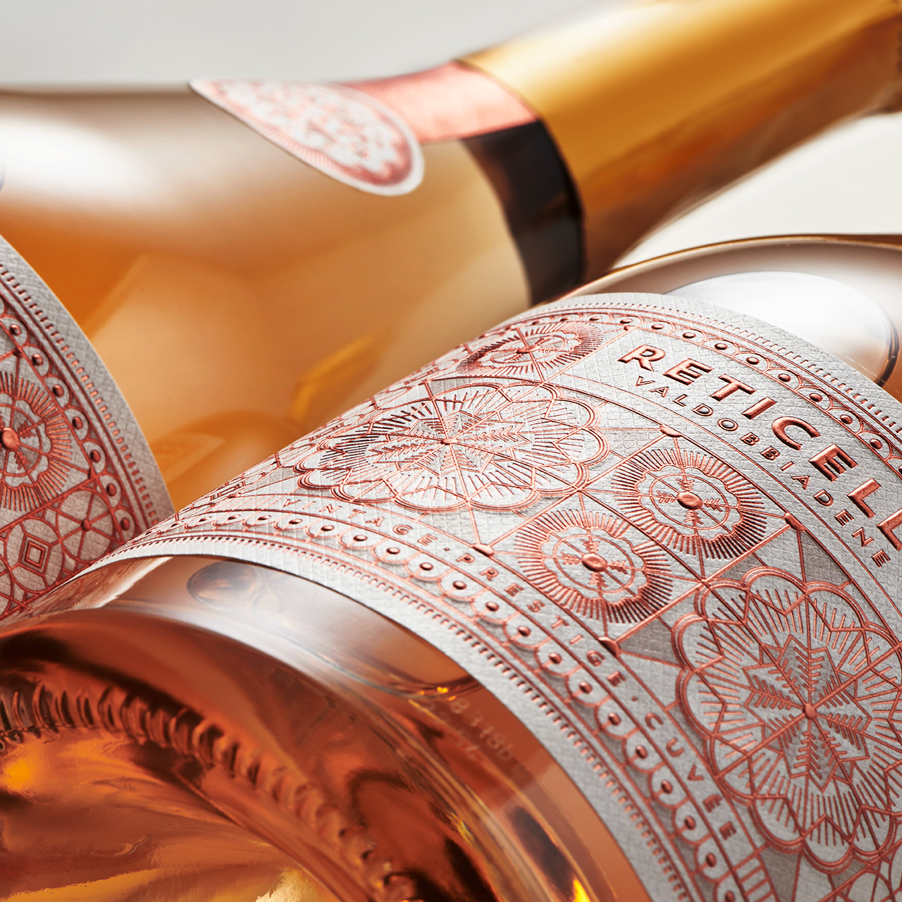 東營(yíng)酒標(biāo)設(shè)計(jì)線條燙金更奢華(圖2) 東營(yíng)酒標(biāo)設(shè)計(jì)線條燙金更奢華(圖2)