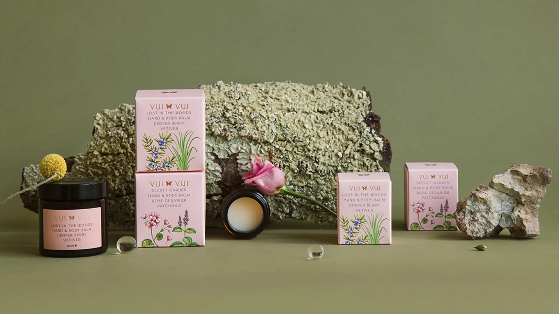 能讓人想起傳統(tǒng)的植物學(xué)書(shū)籍的護(hù)膚品包裝設(shè)計(jì)(圖6) 能讓人想起傳統(tǒng)的植物學(xué)書(shū)籍的護(hù)膚品包裝設(shè)計(jì)(圖6)