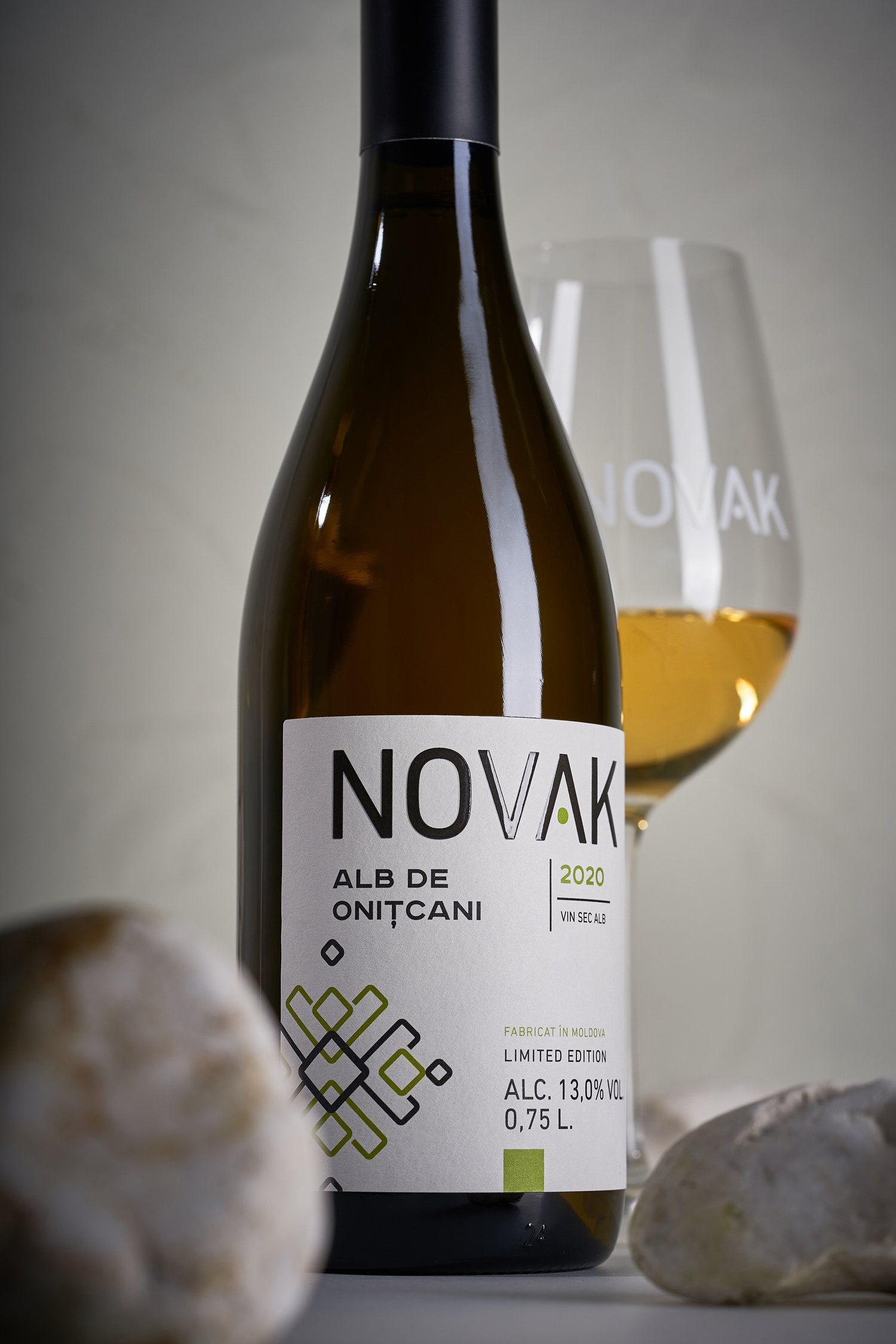 葡萄酒品牌視覺(jué)包裝設(shè)計(jì)(圖7) 葡萄酒品牌視覺(jué)包裝設(shè)計(jì)(圖7)