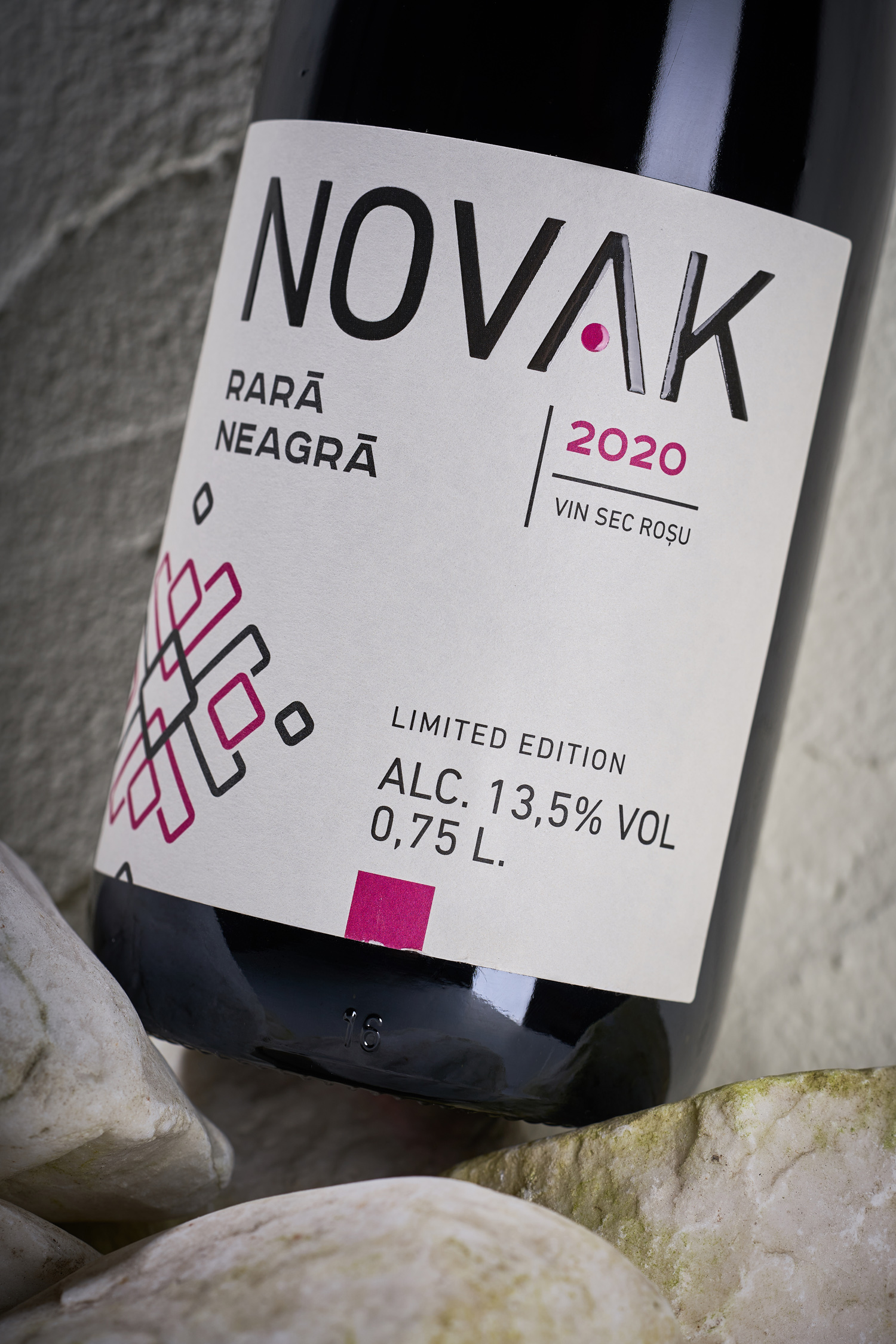 葡萄酒品牌視覺(jué)包裝設(shè)計(jì)(圖3) 葡萄酒品牌視覺(jué)包裝設(shè)計(jì)(圖3)