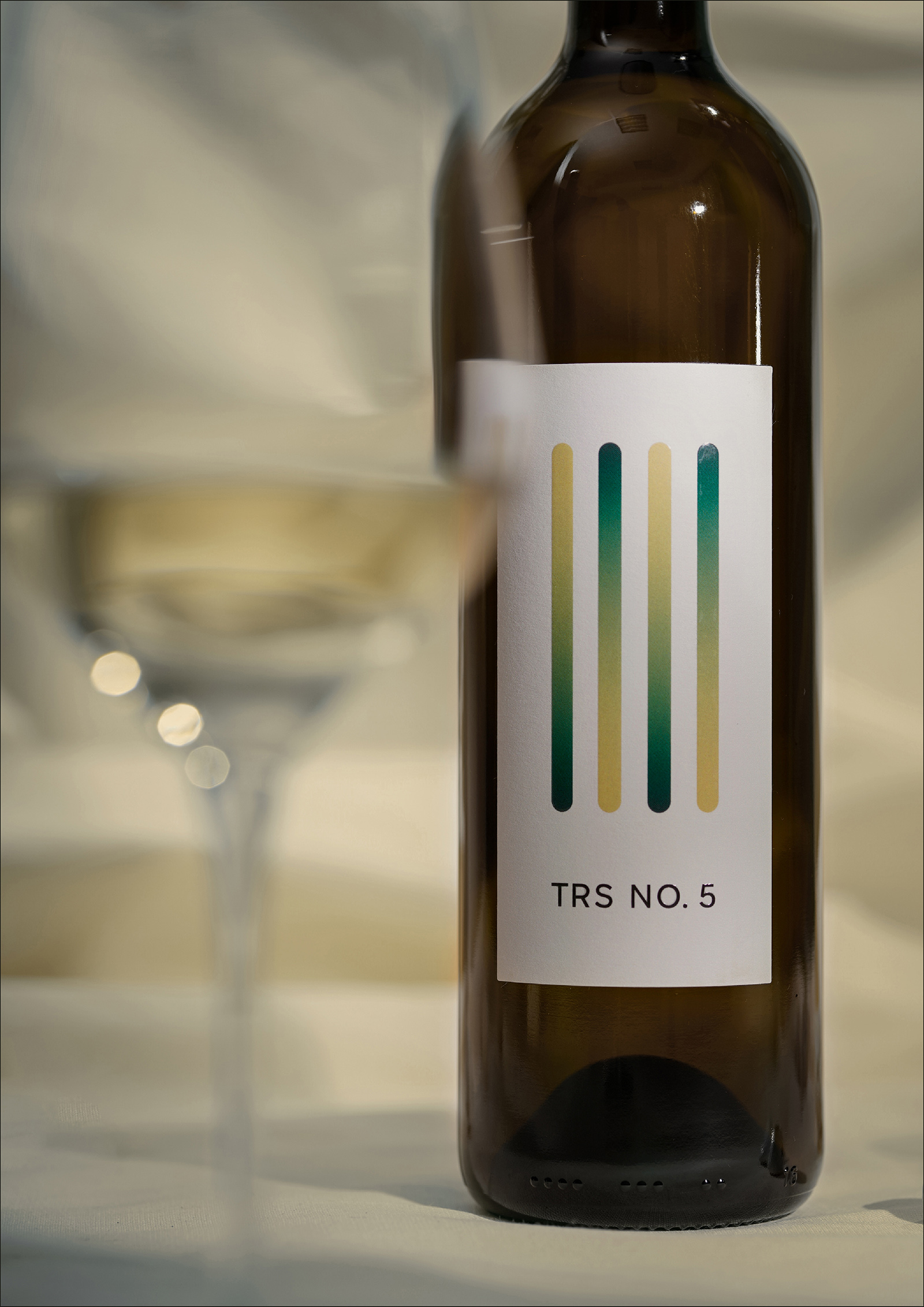 帶有可播放音樂(lè)的互動(dòng)標(biāo)簽的葡萄酒包裝這樣設(shè)計(jì)(圖4) 帶有可播放音樂(lè)的互動(dòng)標(biāo)簽的葡萄酒包裝這樣設(shè)計(jì)(圖4)