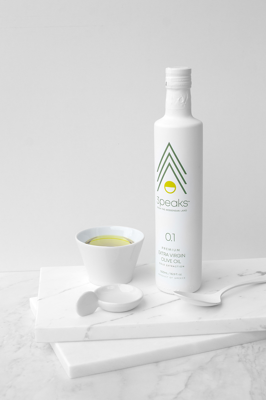 產(chǎn)自希臘的3 Peaks 特級(jí)初榨橄欖油包裝設(shè)計(jì)(圖1)