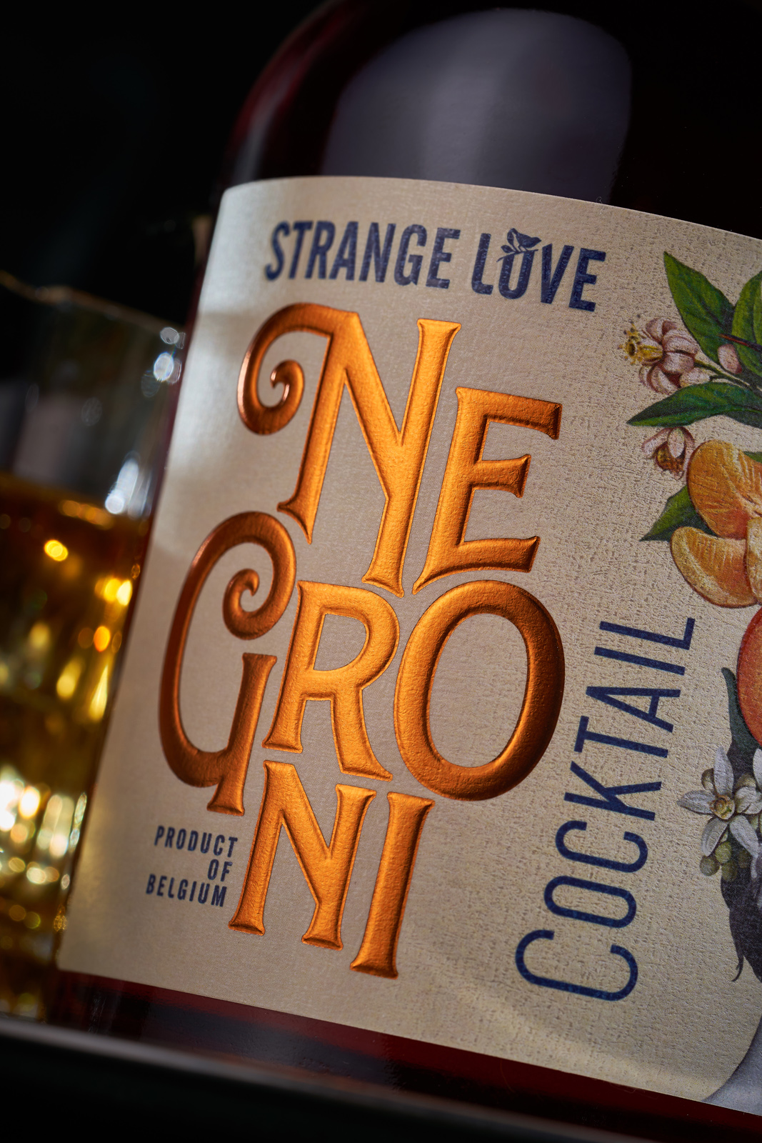 Strange Luve Negroni 雞尾酒視覺包裝設(shè)計(圖3) Strange Luve Negroni 雞尾酒視覺包裝設(shè)計(圖3)