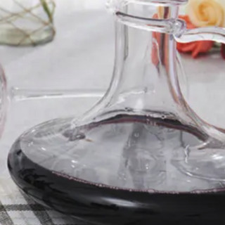 創(chuàng)意酒包裝設(shè)計(jì)紛賦金牌設(shè)拉子紅葡萄酒產(chǎn)品包裝設(shè)計(jì)欣賞(圖3) 創(chuàng)意酒包裝設(shè)計(jì)紛賦金牌設(shè)拉子紅葡萄酒產(chǎn)品包裝設(shè)計(jì)欣賞(圖3)