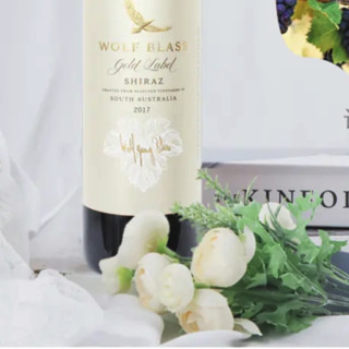 創(chuàng)意酒包裝設(shè)計(jì)紛賦金牌設(shè)拉子紅葡萄酒產(chǎn)品包裝設(shè)計(jì)欣賞(圖5) 創(chuàng)意酒包裝設(shè)計(jì)紛賦金牌設(shè)拉子紅葡萄酒產(chǎn)品包裝設(shè)計(jì)欣賞(圖5)